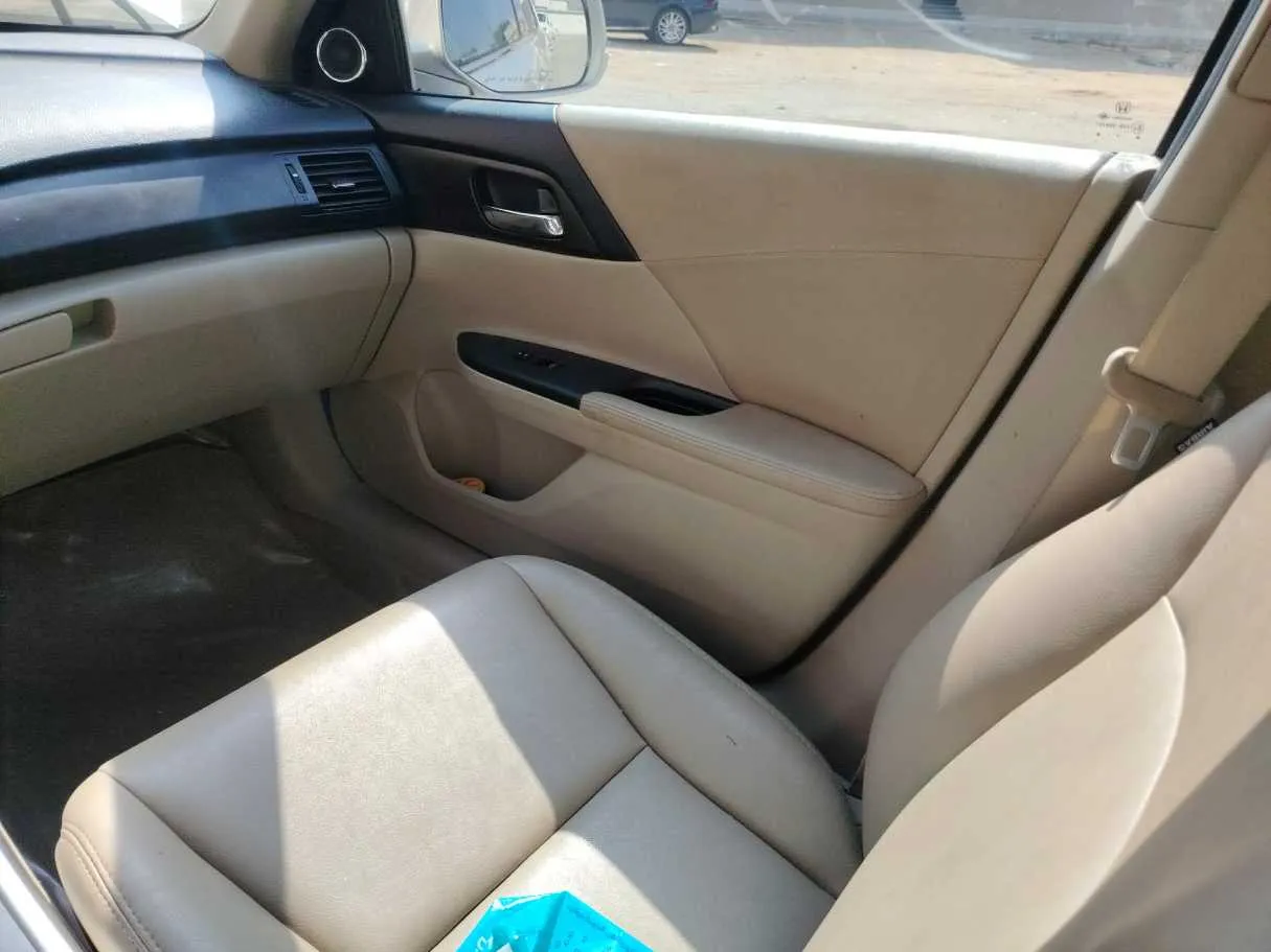 Car image 40