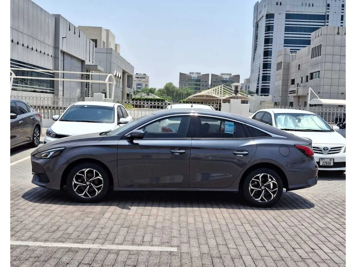 Car image 8