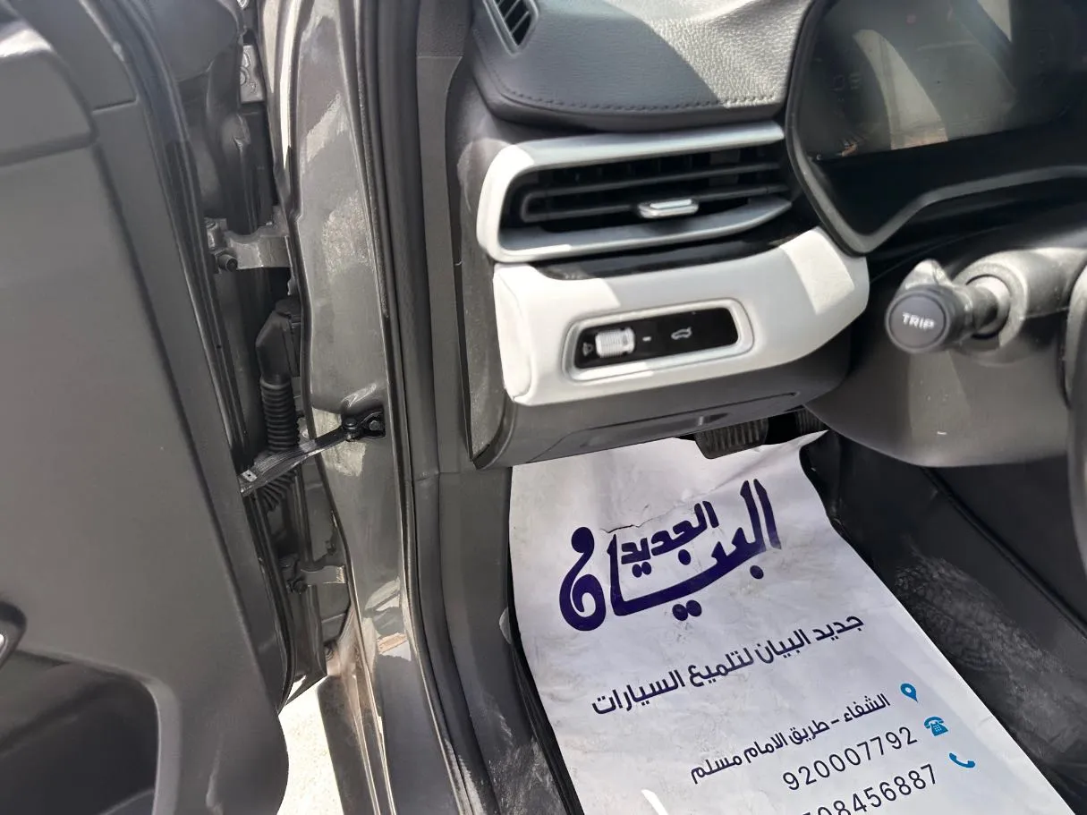 Car image 23
