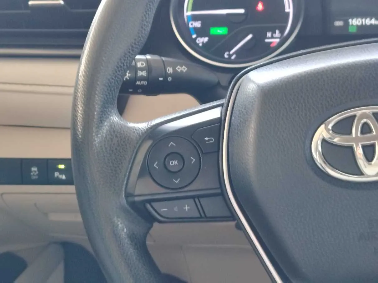 Car image 26