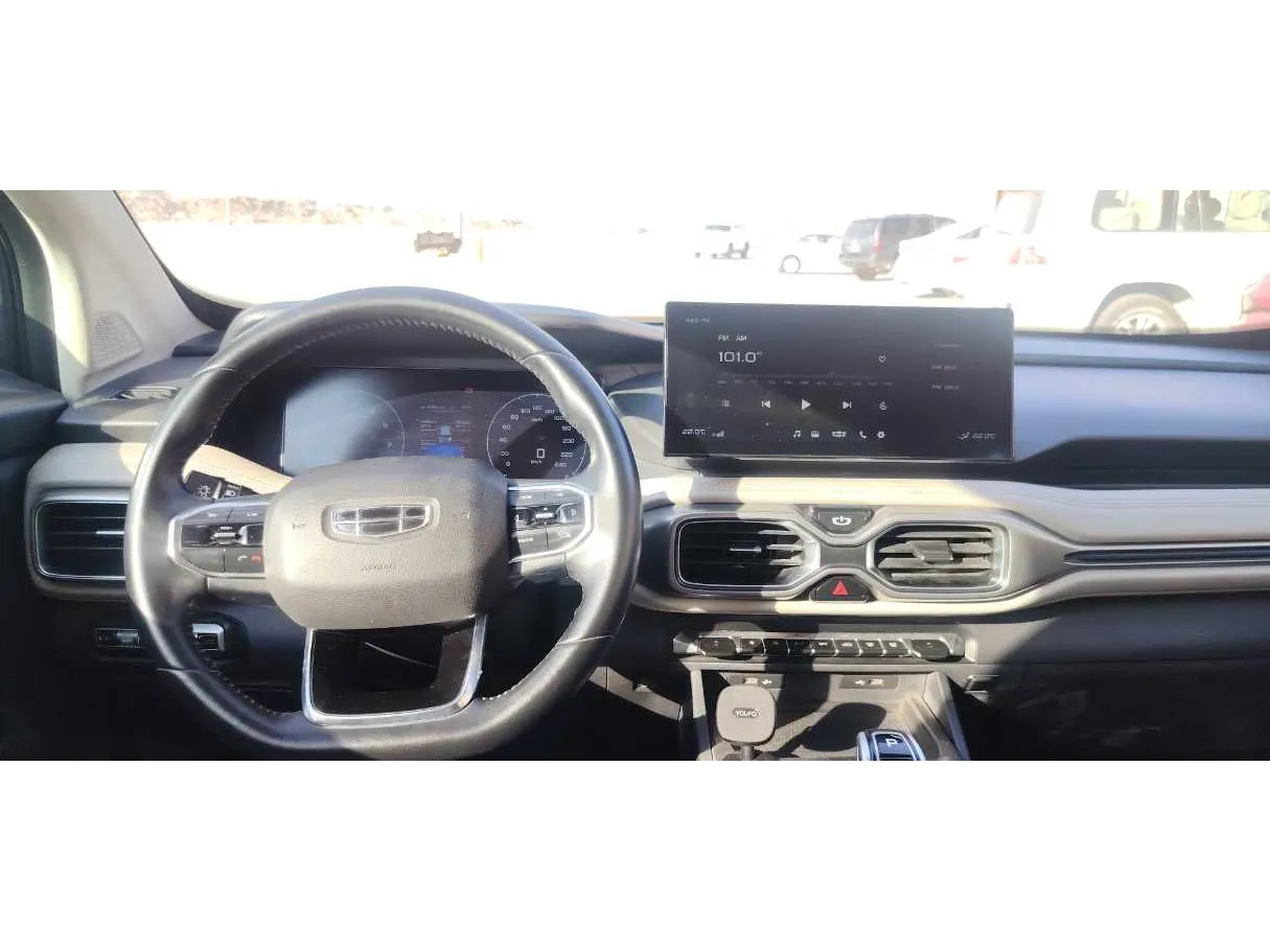 Car image 18