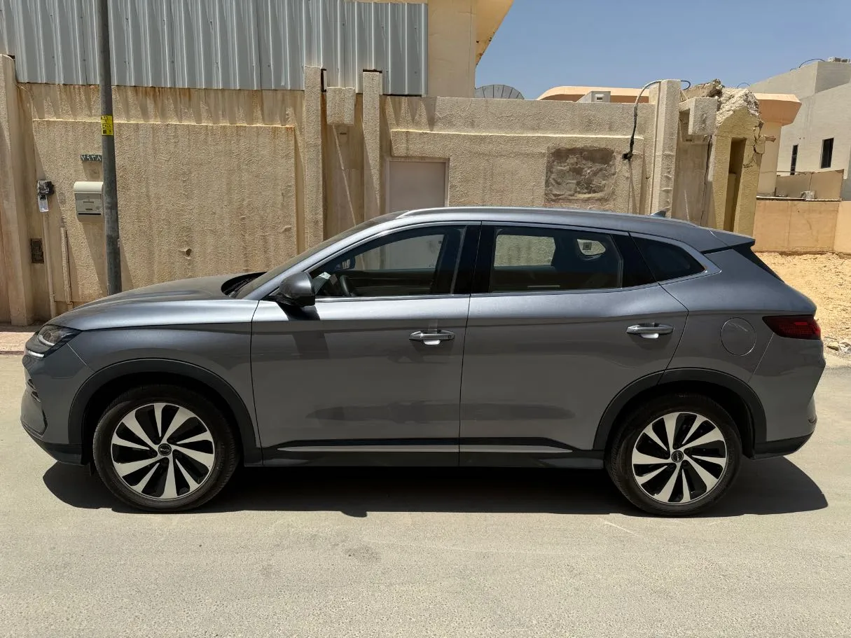 Car image 8