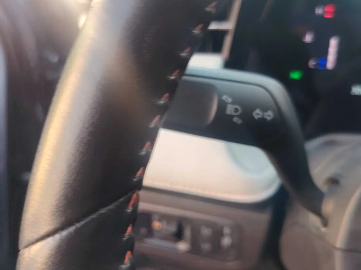 Car image 26