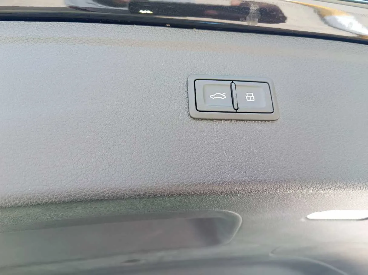 Car image 35