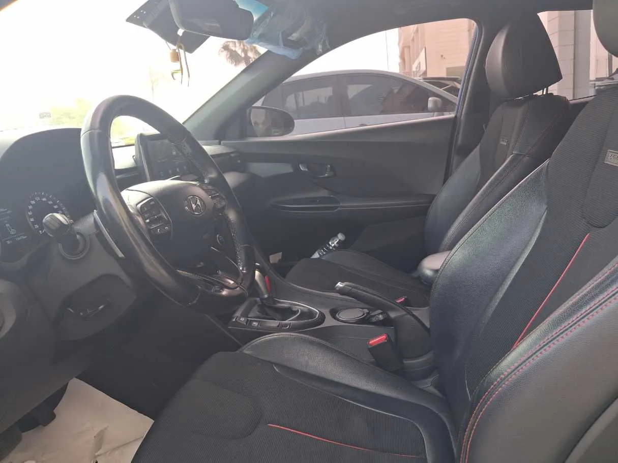 Car image 12