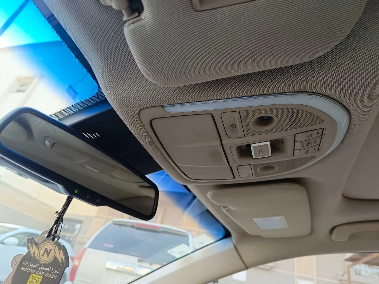 Car image 34