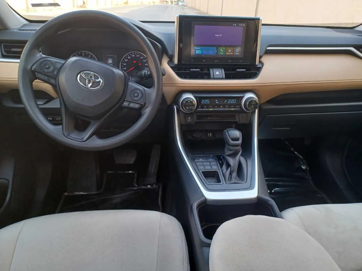 Car image 14