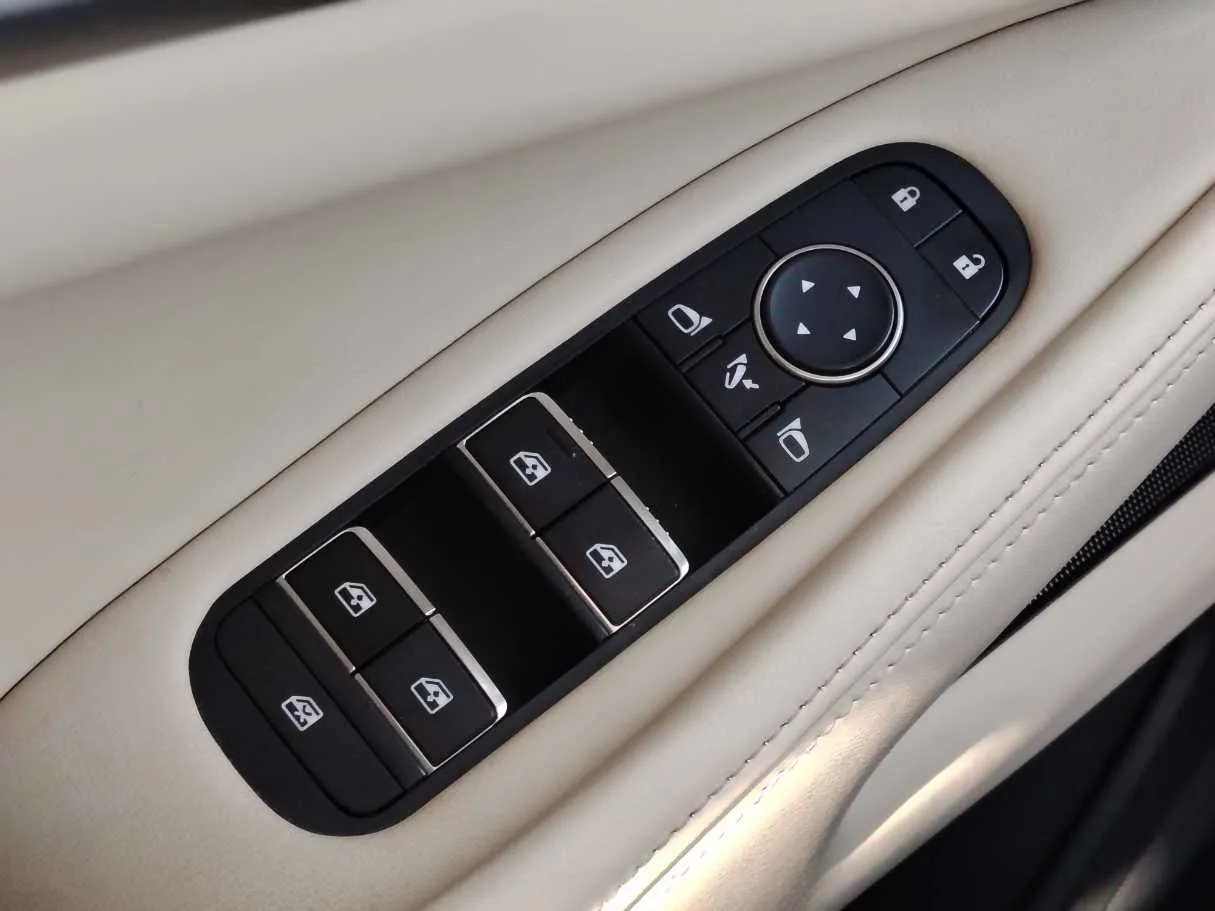 Car image 33
