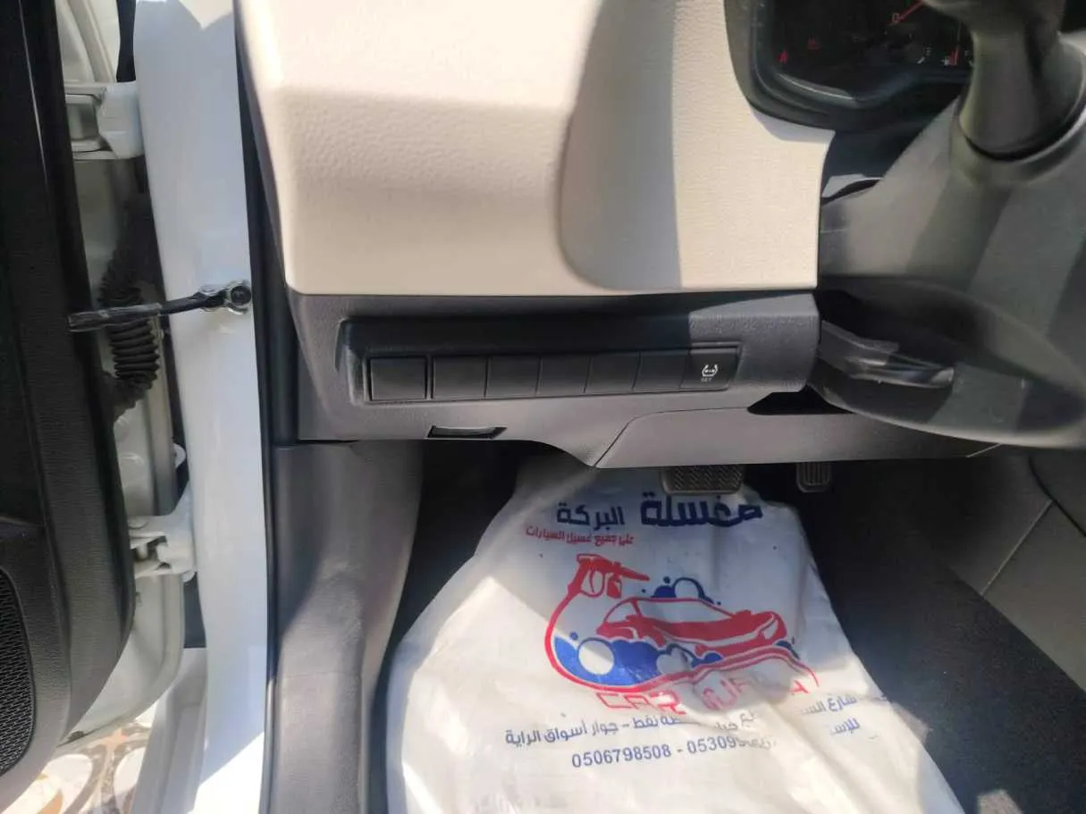 Car image 36