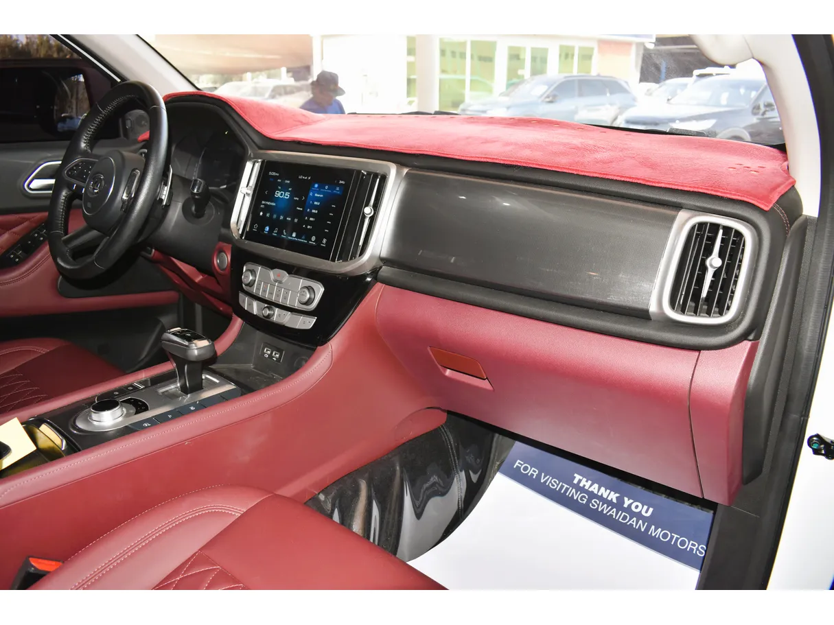 Car image 11