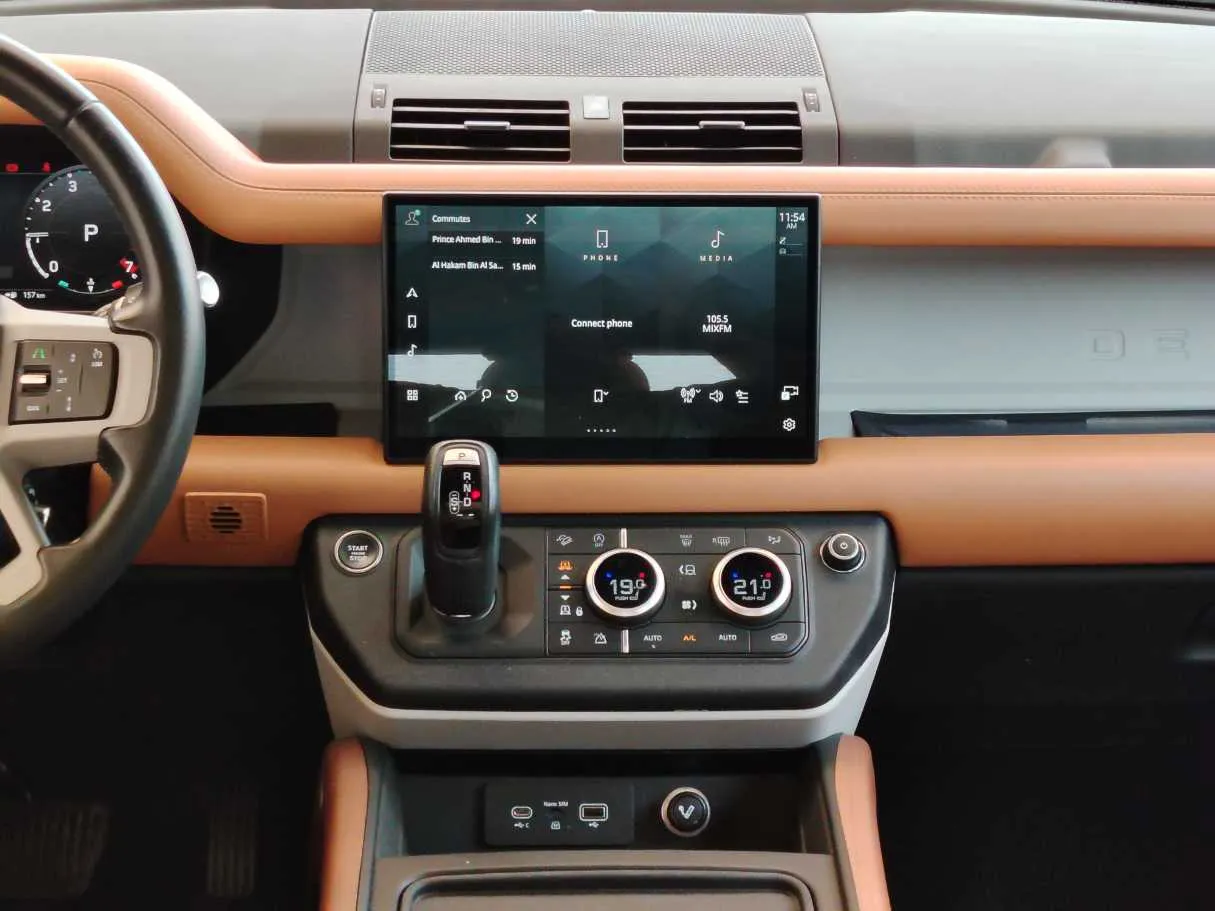 Car image 19