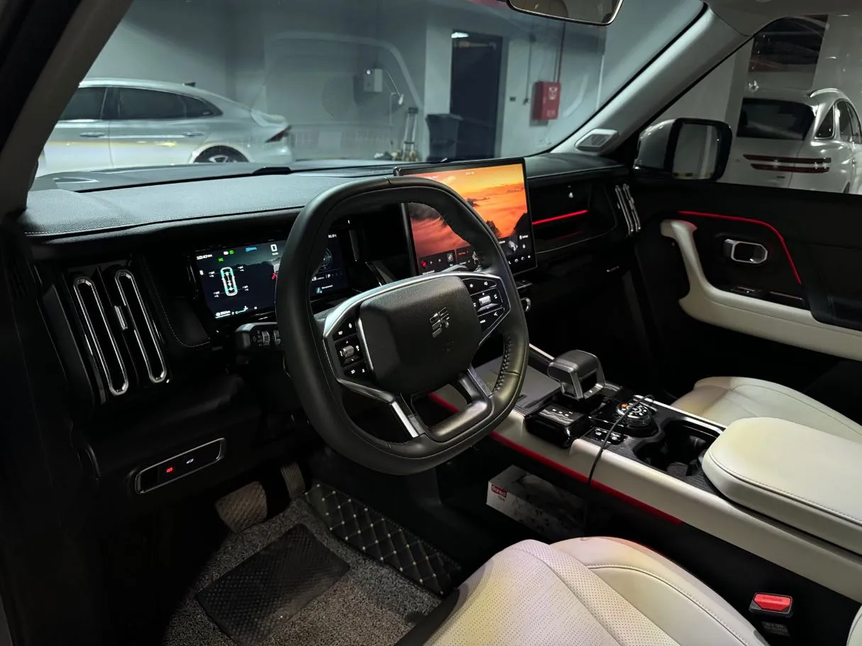 Car image 12