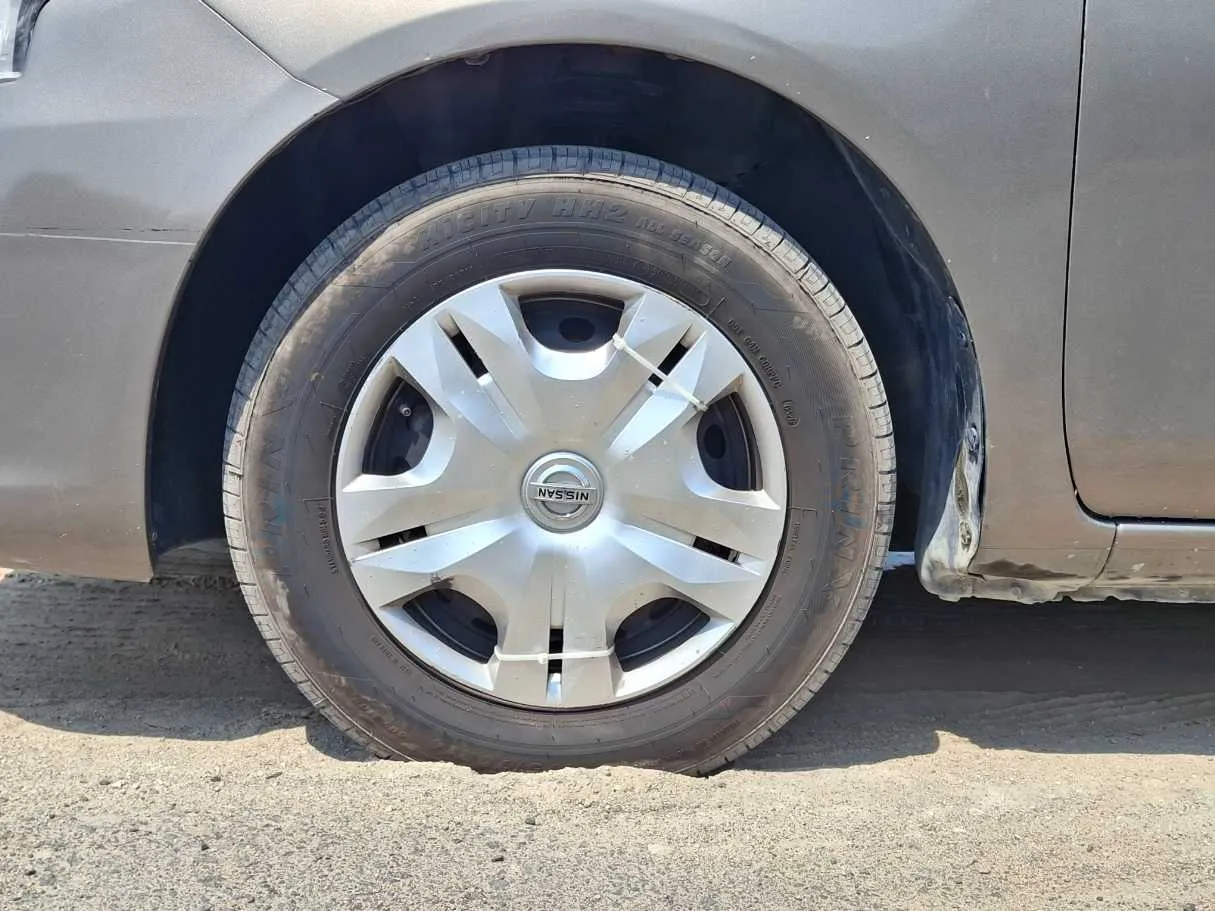 Car image 9