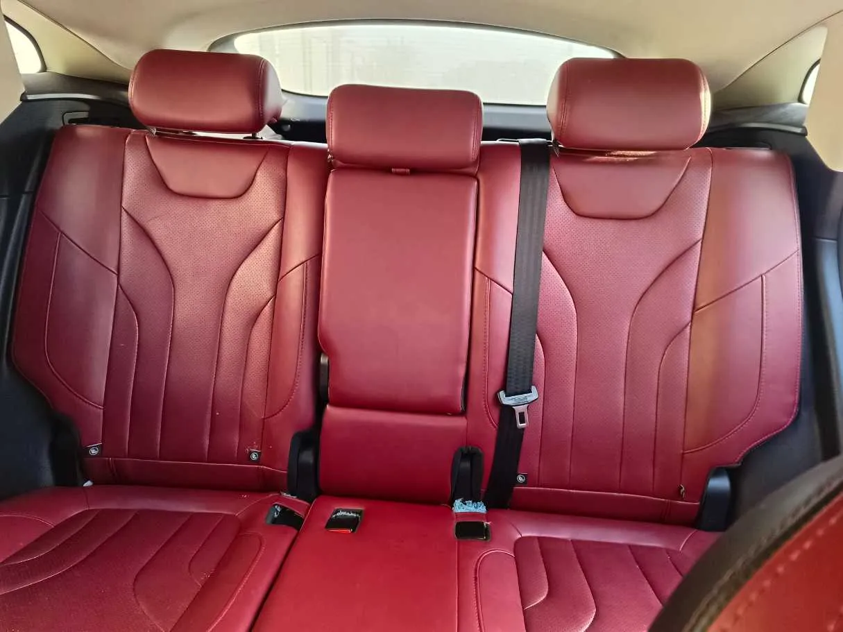 Car image 17