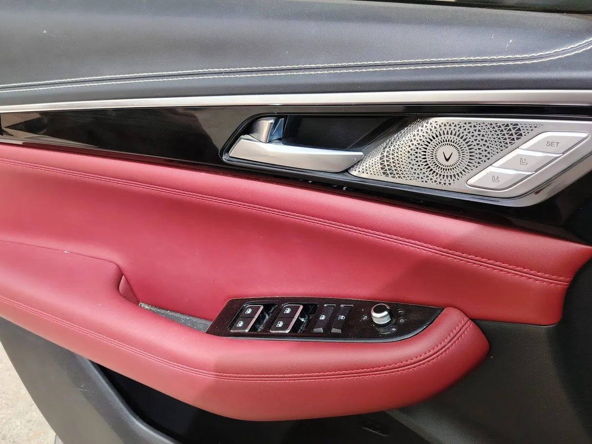 Car image 33