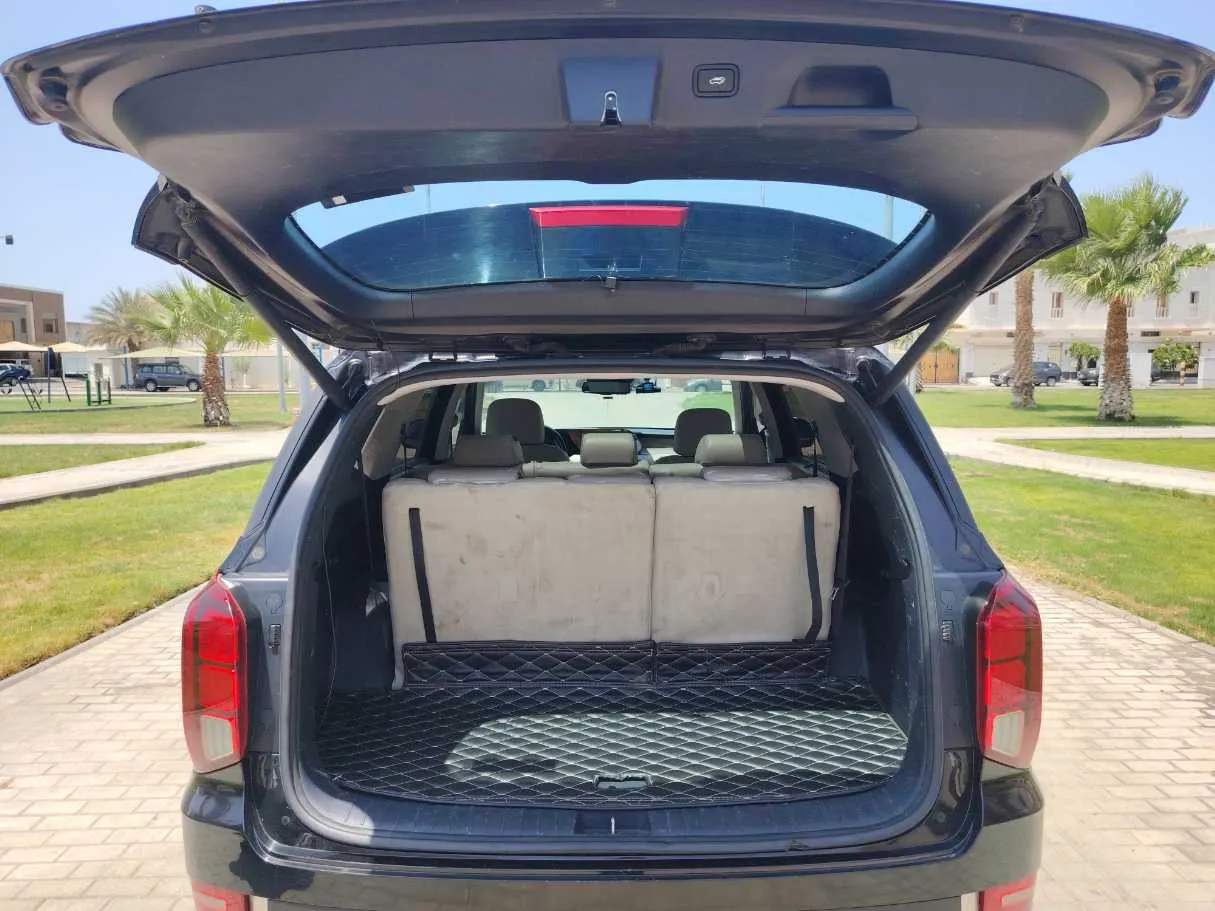 Car image 26