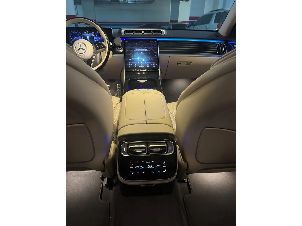Car image 19