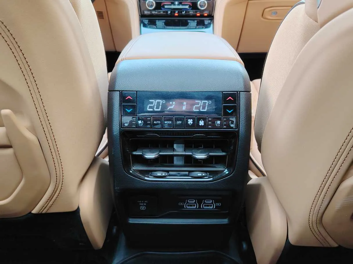 Car image 29