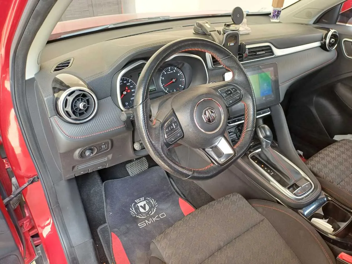 Car image 11