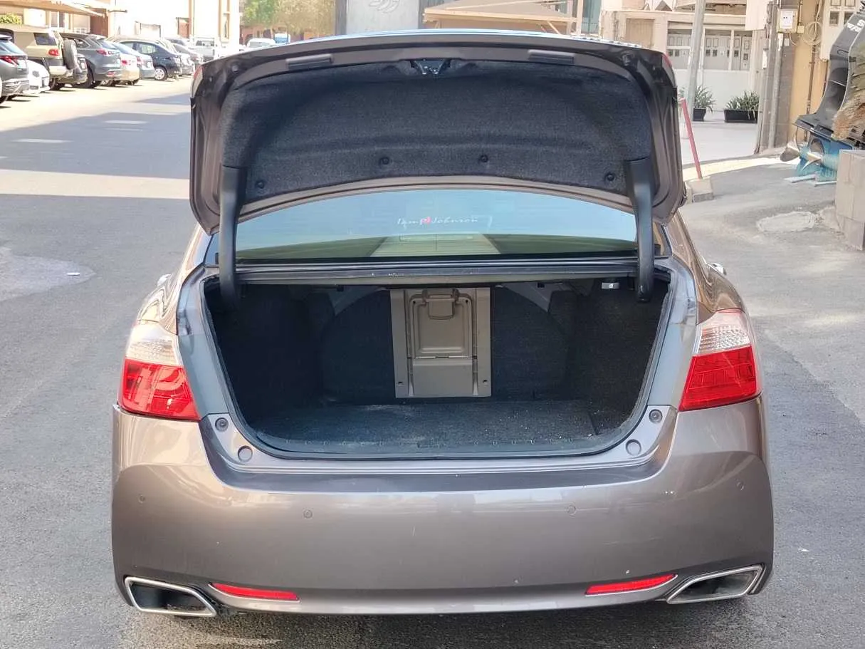 Car image 28