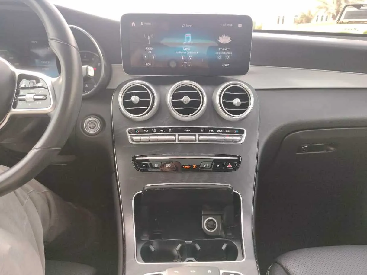 Car image 24