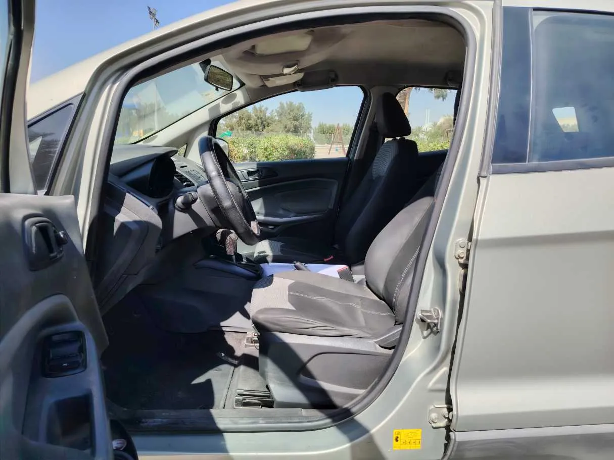 Car image 10