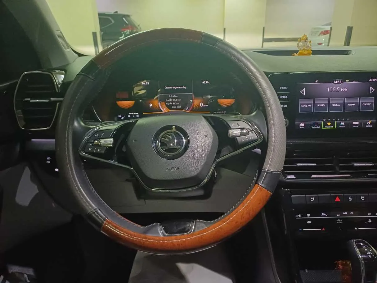 Car image 17