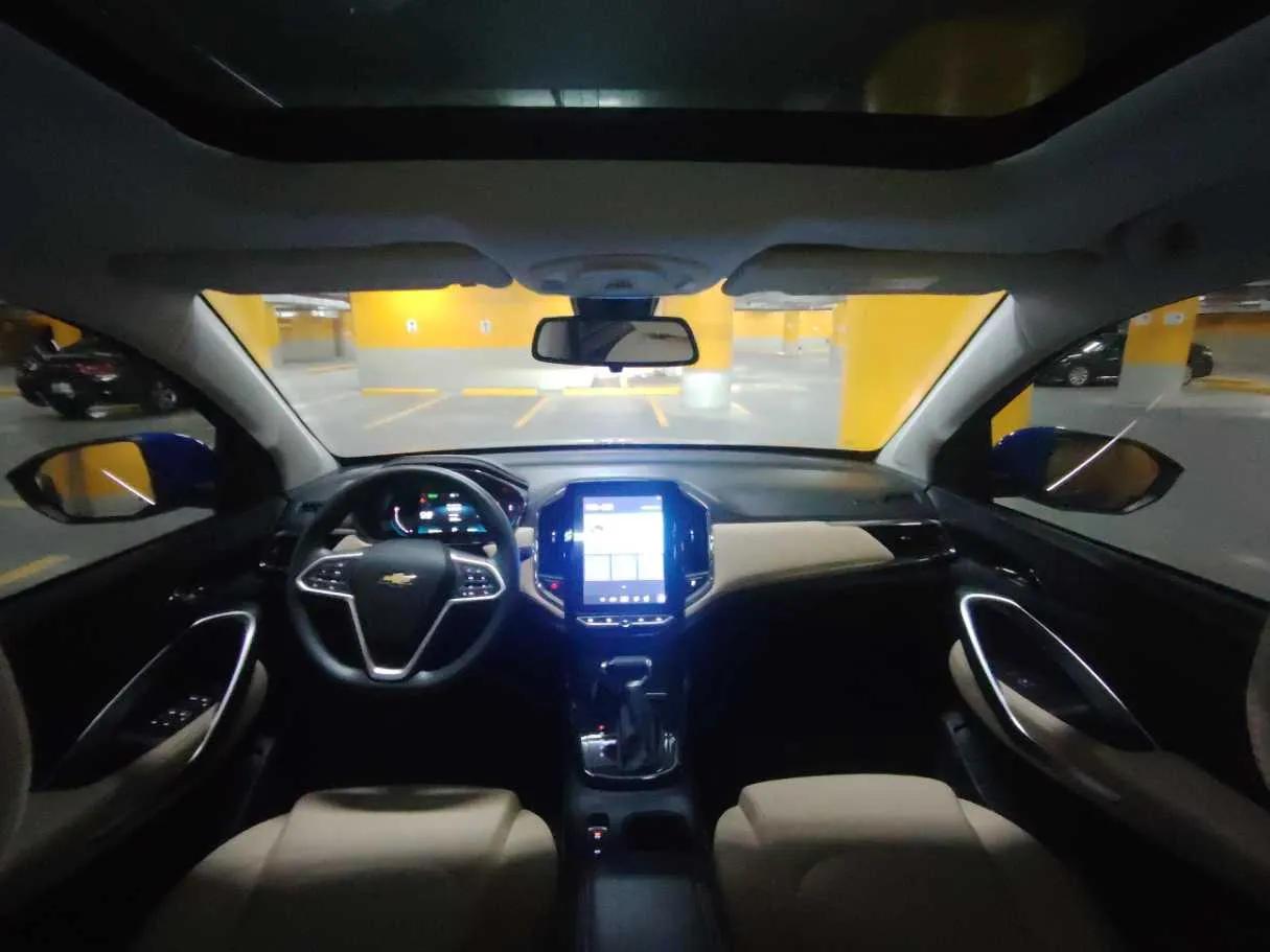 Car image 18