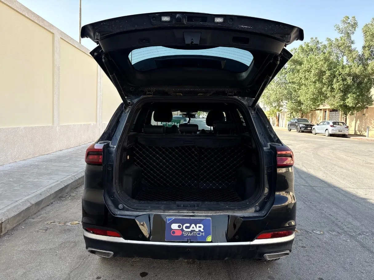 Car image 24