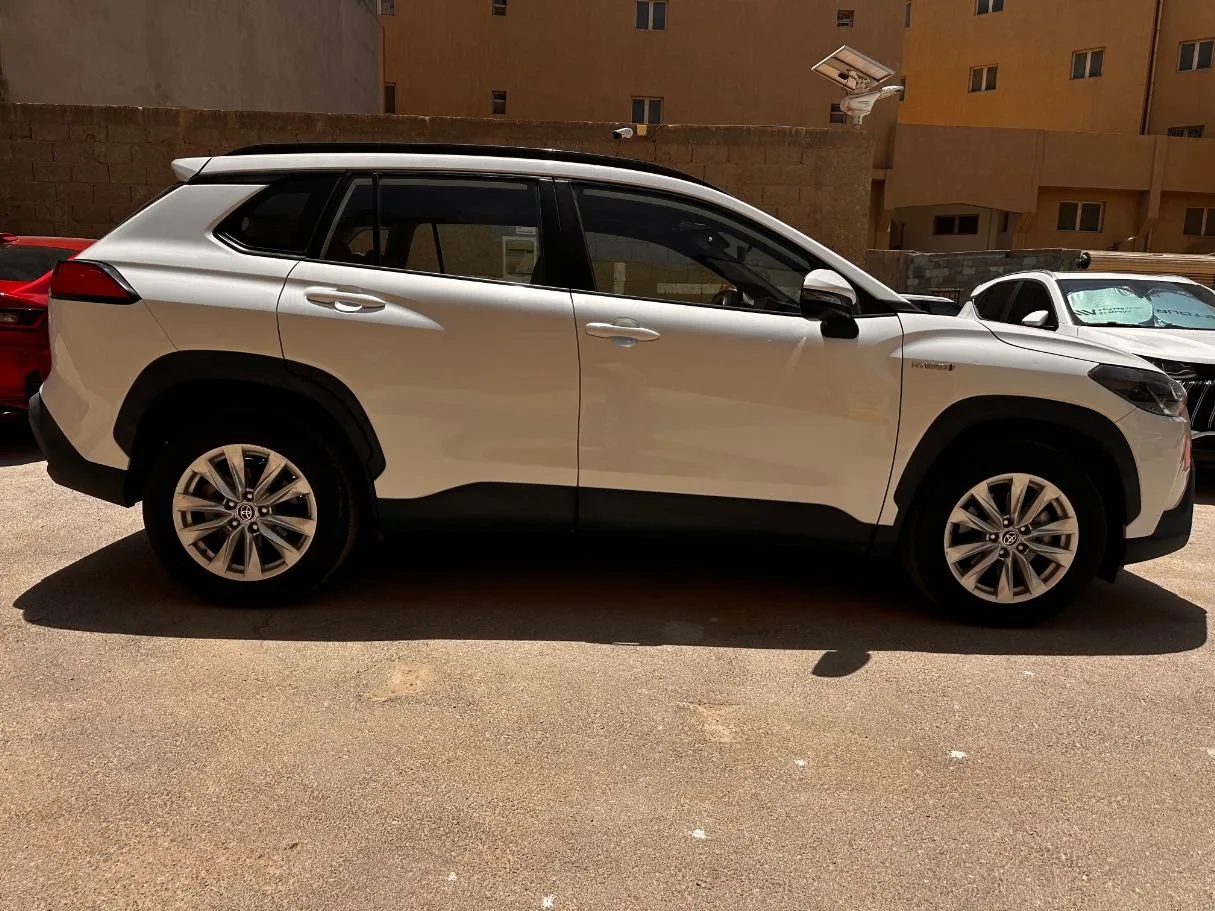 Car image 4