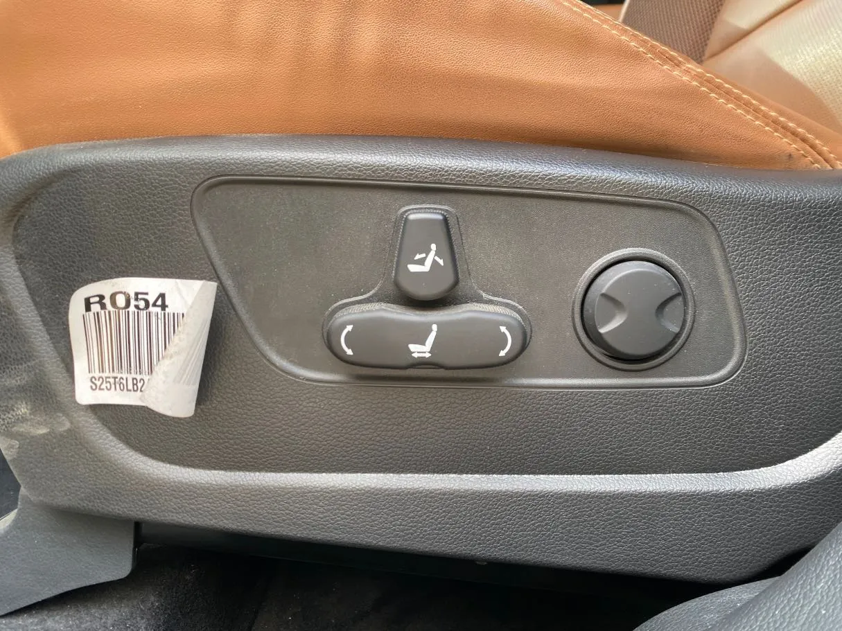Car image 26