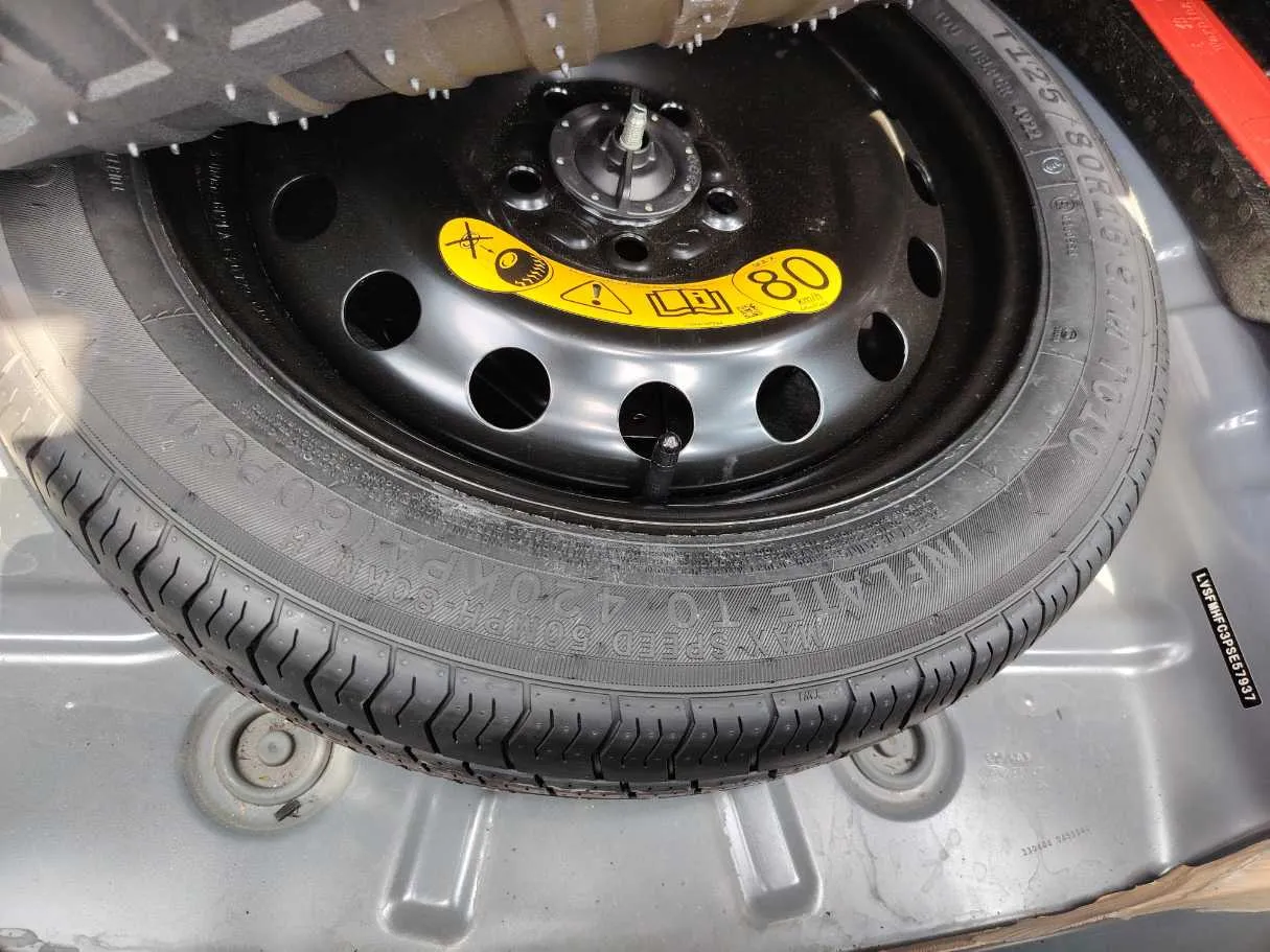 Car image 28