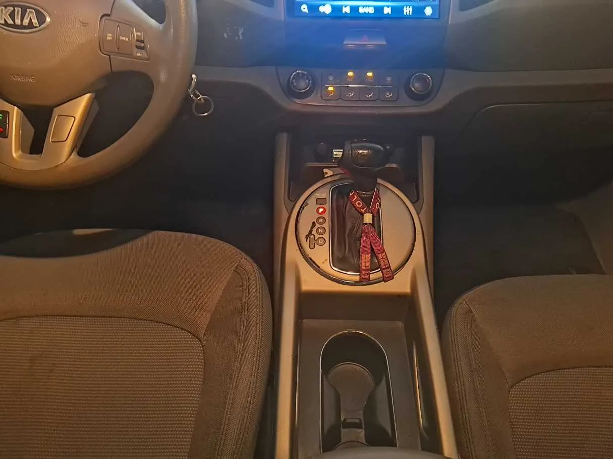 Car image 16