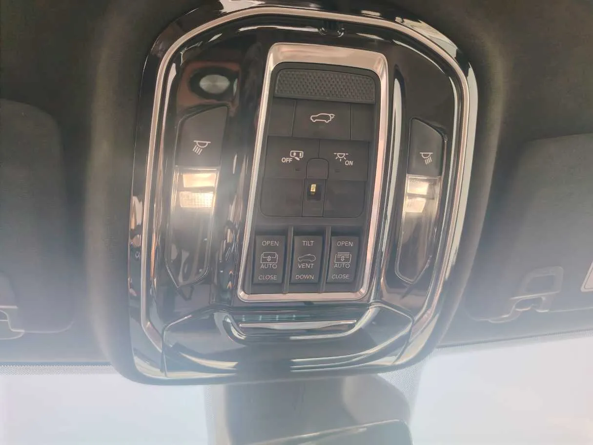 Car image 40