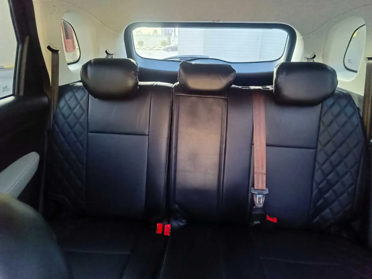 Car image 18