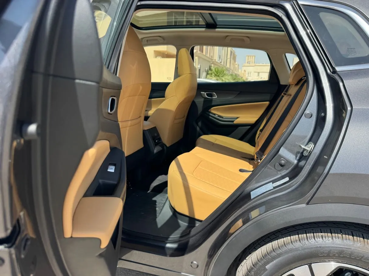 Car image 13