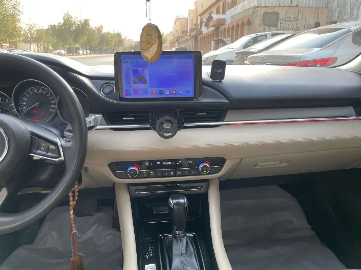 Car image 19