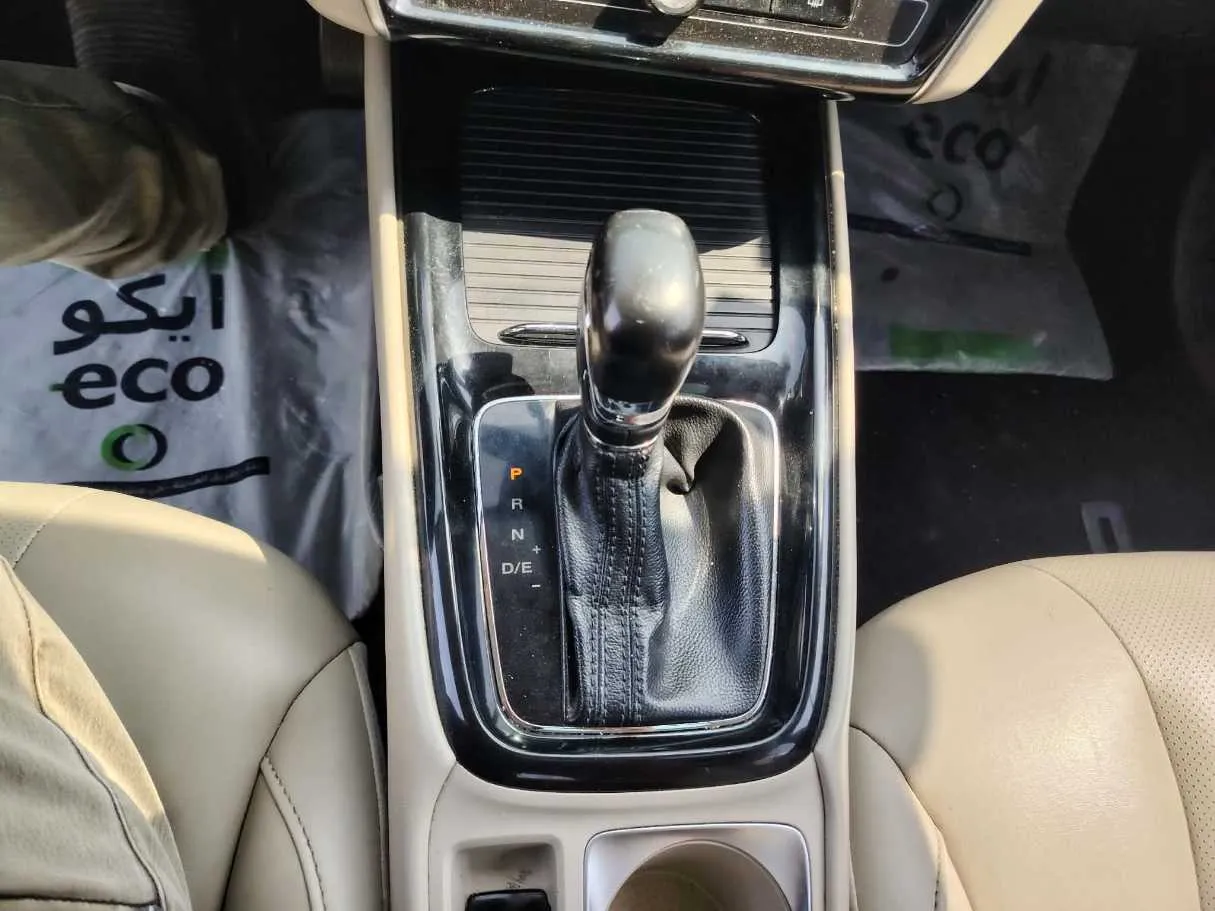 Car image 25