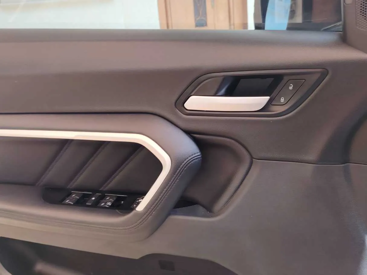 Car image 27