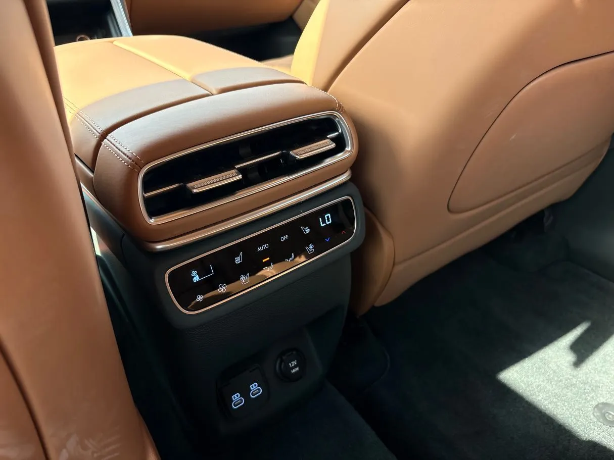 Car image 29