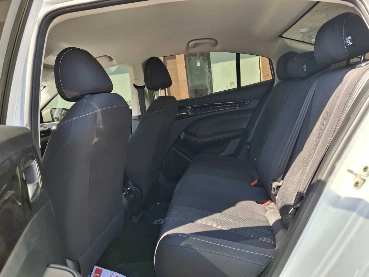 Car image 13