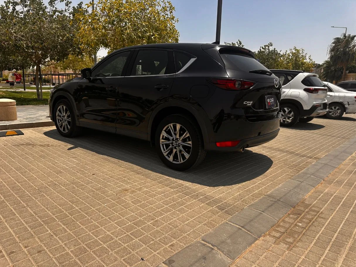 Car image 7