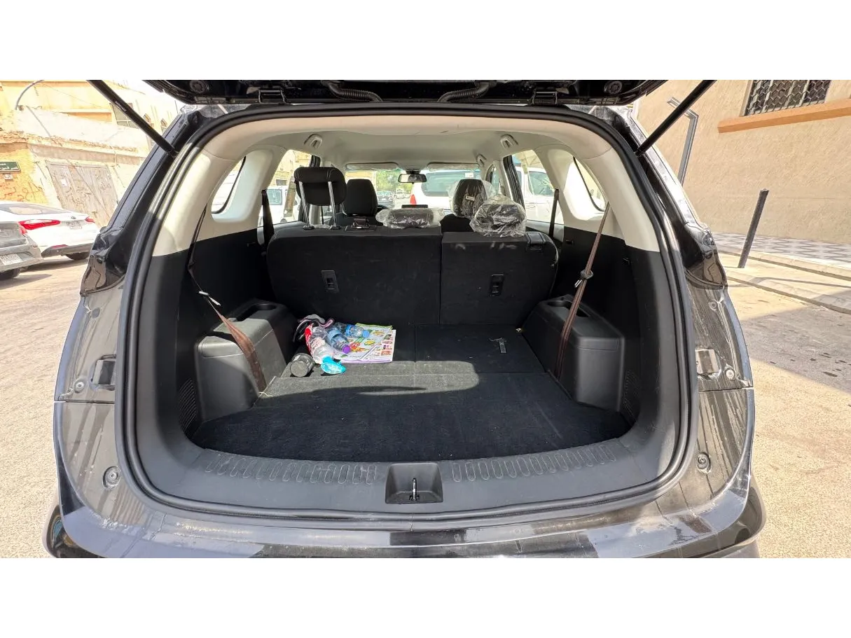 Car image 25