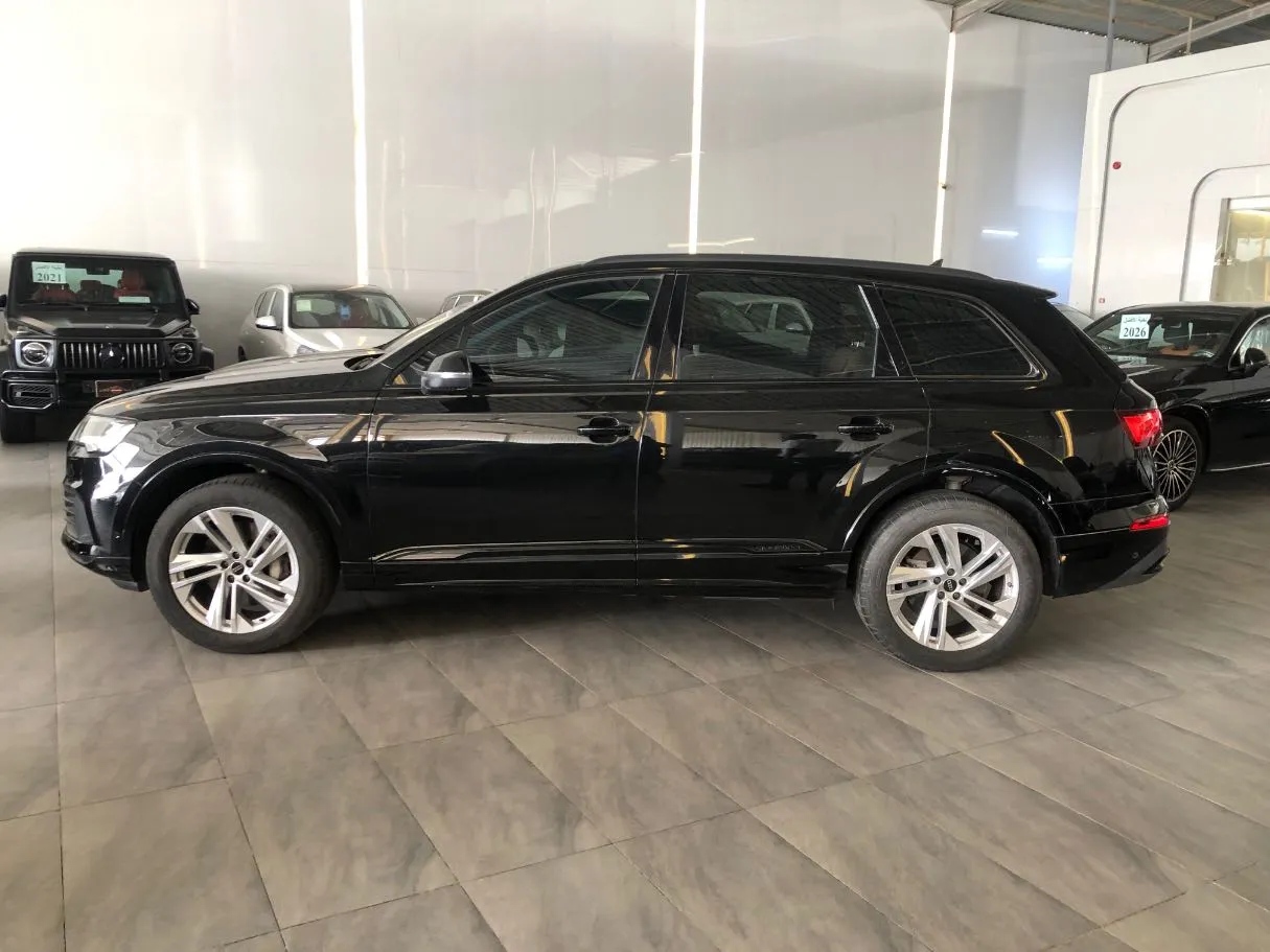 Car image 8