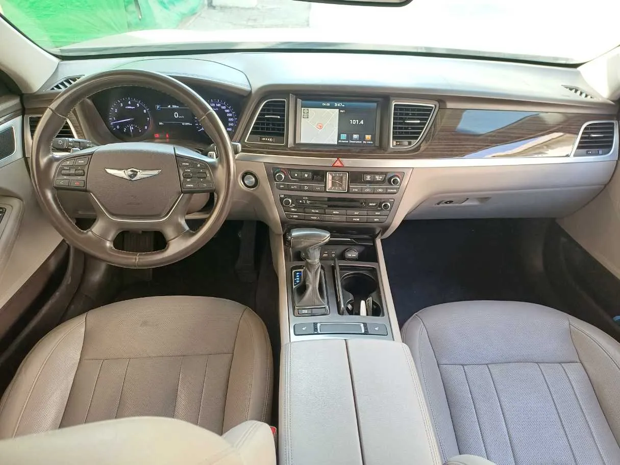 Car image 15