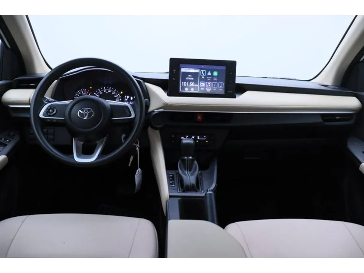 Car image 14