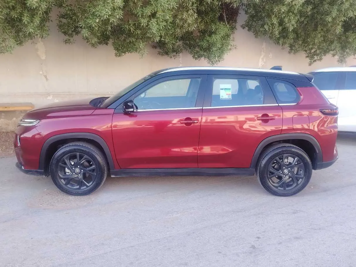 Car image 8