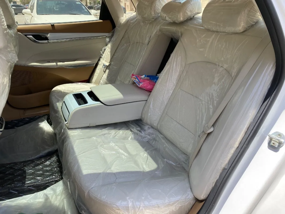 Car image 23