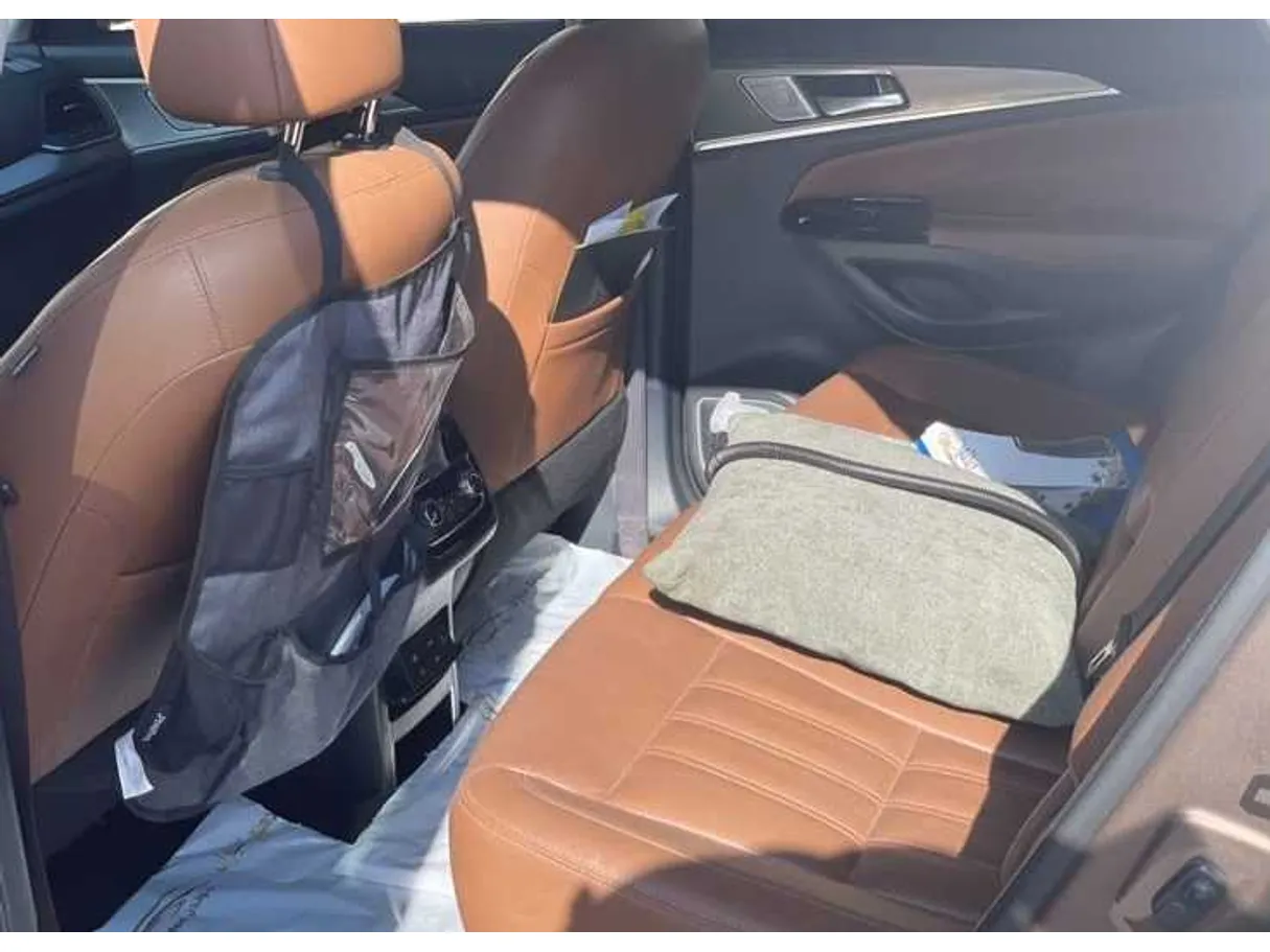 Car image 22