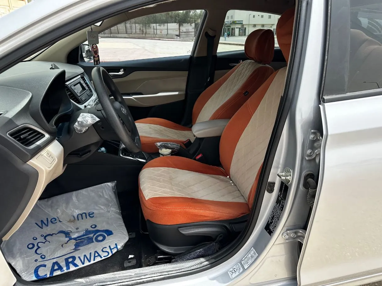 Car image 13